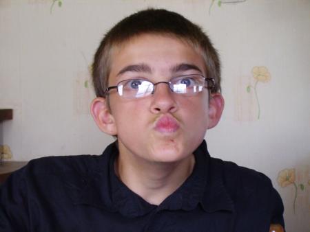 encor mon débile de tit frère!!